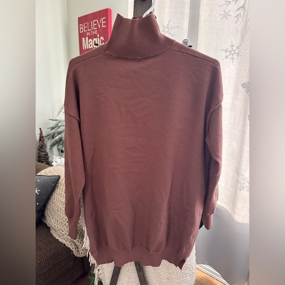 SHEIN Sweaters - SHEIN Women's Turtleneck Sweater in Warm Brown. EUC